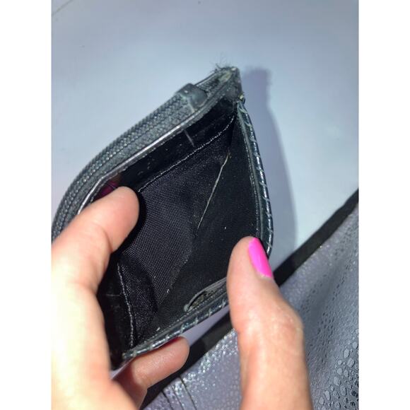 BRIGHTON SMALL BLACK LEATHER CARD WALLET WITH HEART WINDOW - Picture 3 of 9